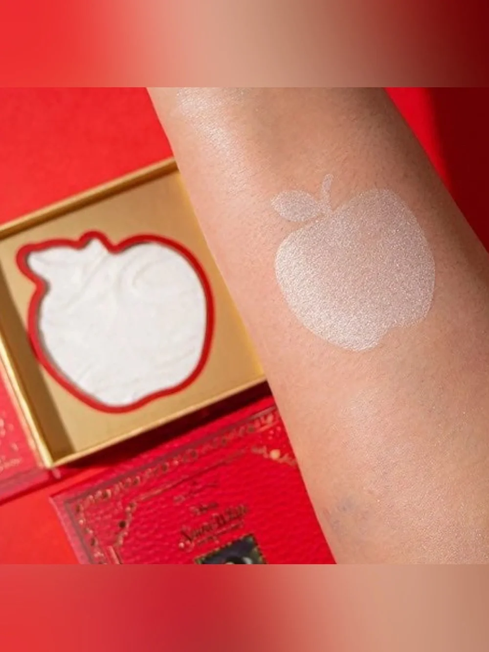 I ❤️ Revolution x Disney Storybook Highlighter Palette - Snow White